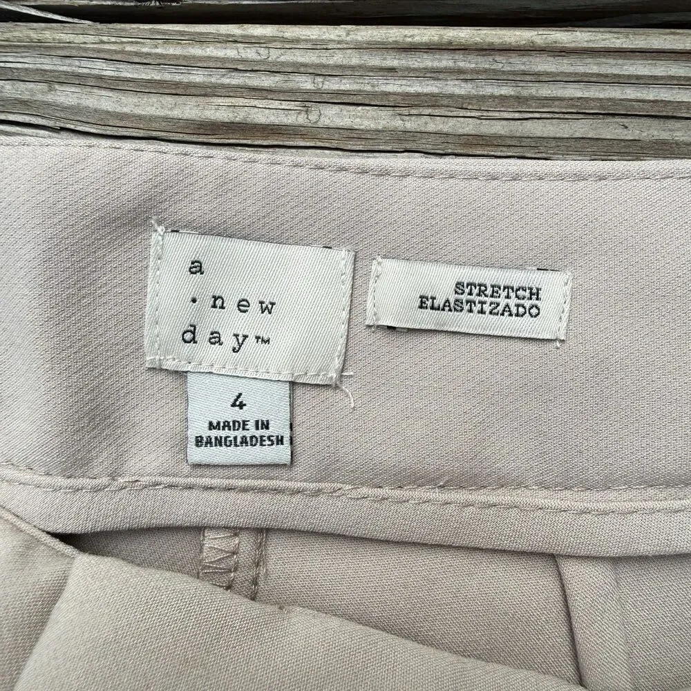 A New Day Women's Size 4 Shorts Beige High Rise Stretch Recycled Polyester